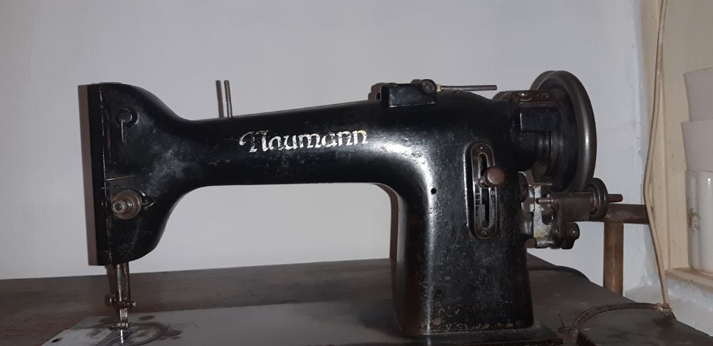 Mașină de cusut Naumann-1500 lei