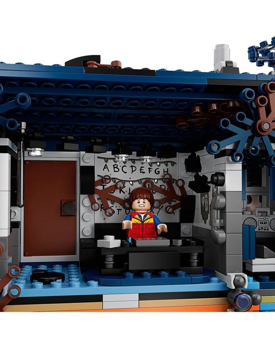 LEGO 75810  Stranger Things - Обърнатият свят The Upside Down 75810