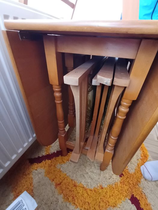 Masa pliabilă de 12 pees,cu 6 scaune  din lemn masiv- stejar