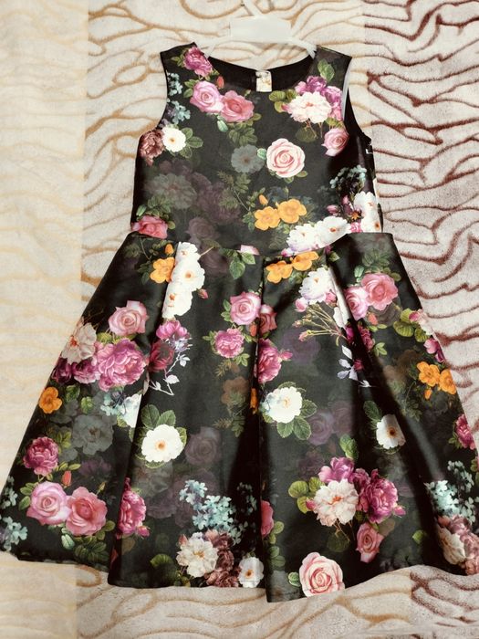 Нарядные платья на девочку 5-6лет