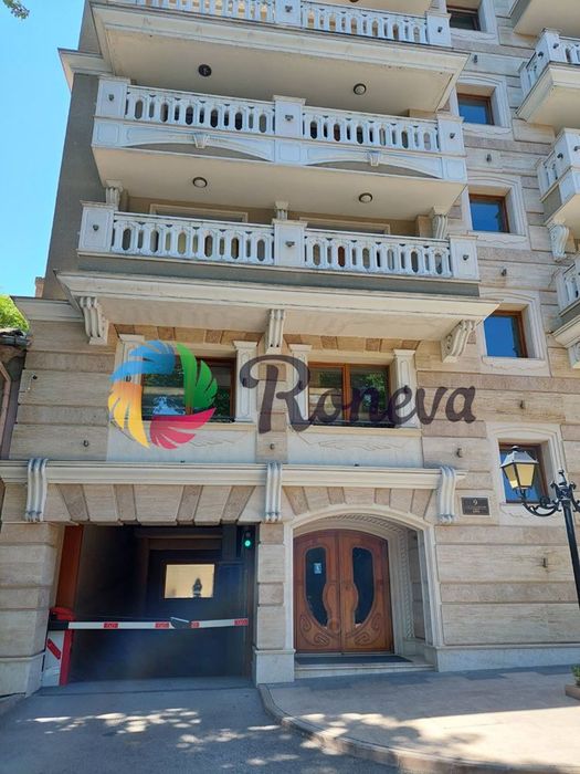 Двойно паркомясто до Фестивален комплекс