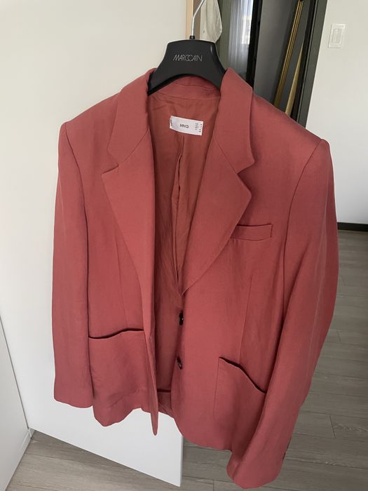 Платье и пиджак Mango, брюки, майки zara