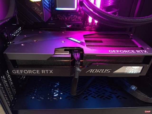 Schimb AORUS/ Gigabyte NVIDIA GeForce RTX 4070 Ti MASTER  cu RTX 5070ti