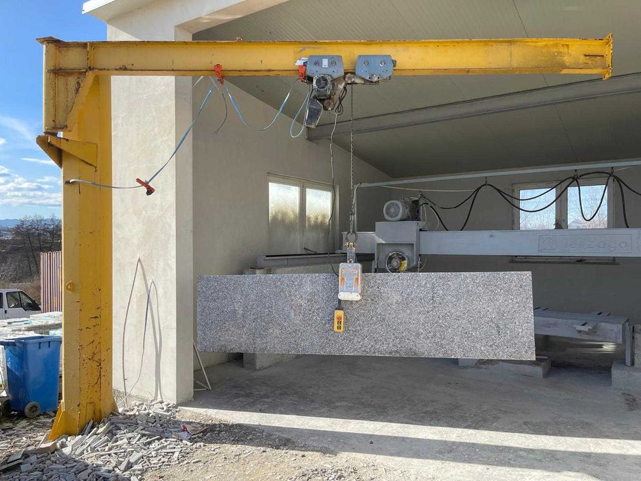 Vând macara pivotanta de podea pt marmura/atelier sudura