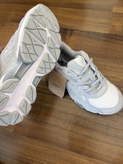 Vand Asics.