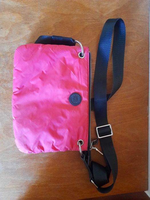 Дамска розова чанта през рамо Aita