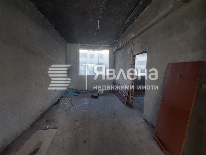 Офис на партерно ниво на жилищна сграда