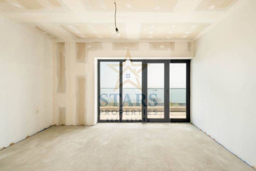 Продава се Къща в Варна, м-т Траката - 370 кв.м за 1033 €/кв.м - Снимка #2