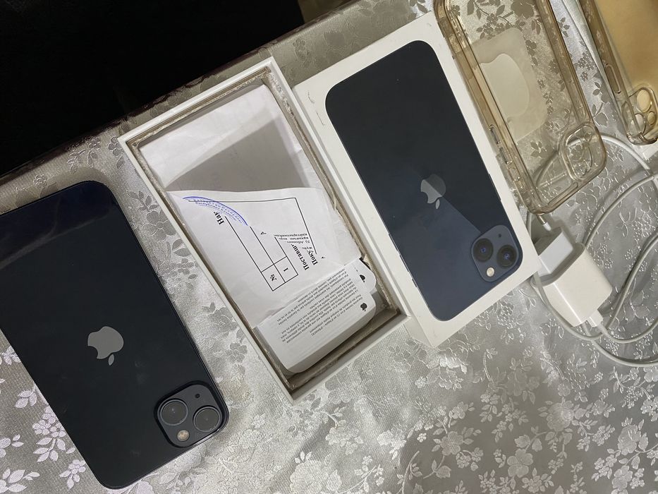 Продаю IPhone 13