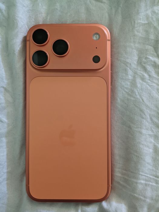 Iphone 17 pro max orange