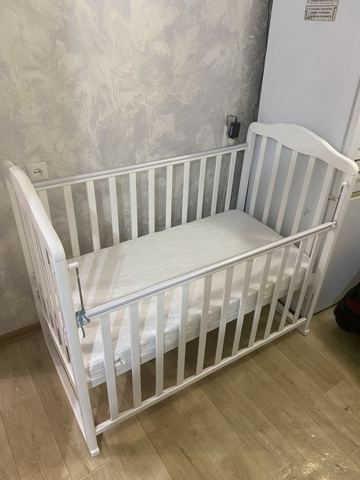 Детская кровать с маятником