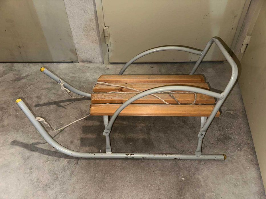 Детска дървена шейна