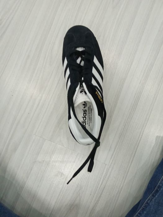 Adidas gazelle black and white