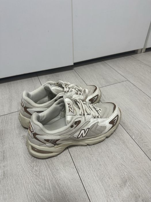 New Balance 725