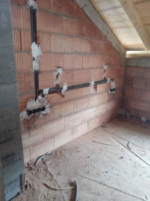 Instalatii electrice - montaj aparataje (lustre, candelabre,prize etc)