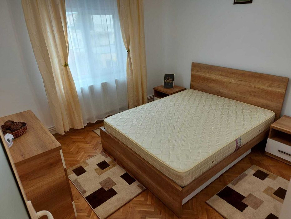 Proprietar închiriez apartament 2 camere decomandat et 2 zona centrala