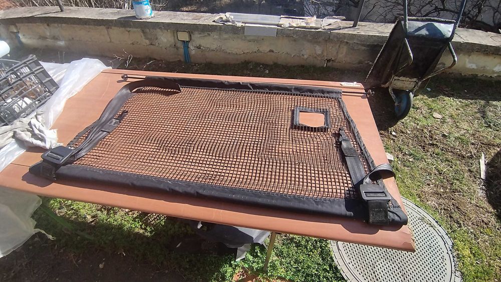 Преградна мрежа за кучета или товари на Пежо Партнер и Ситроен