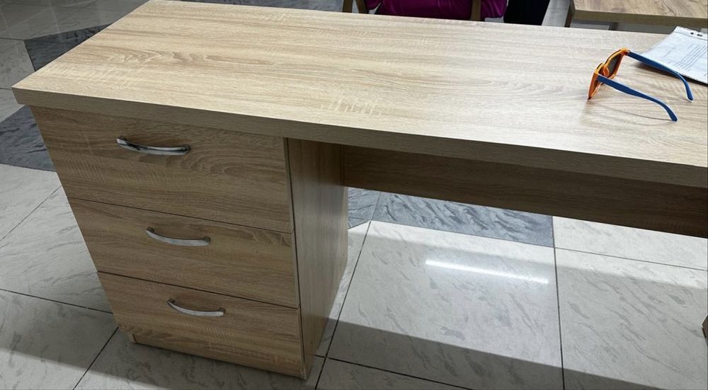 Продам стол офисный