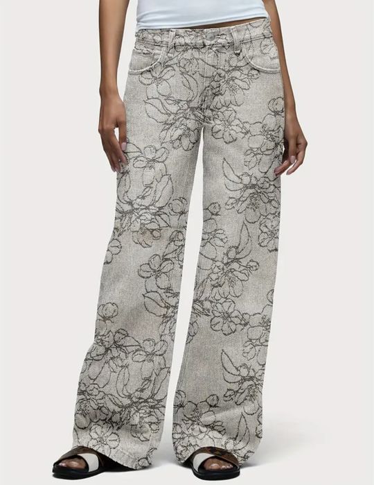 Дамски дънки с флорална бродерия