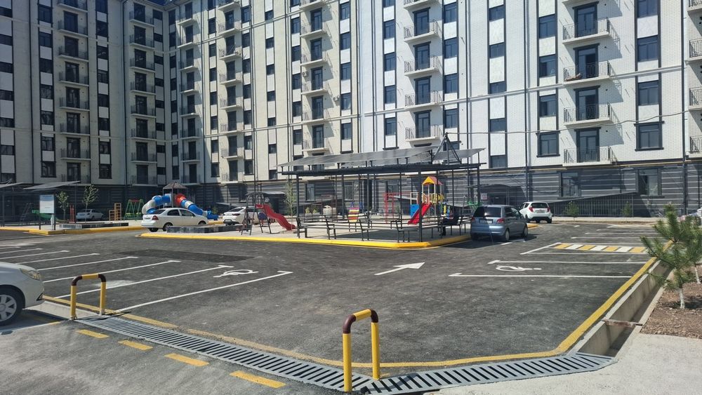 CHirchiq shahar karvon bozorini oldida 1 xonali  Uy sotiladi.