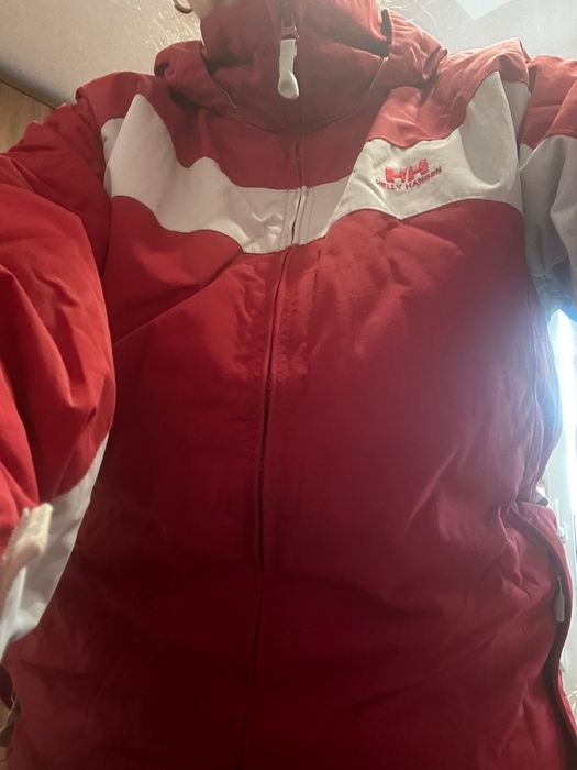 Продавам две туристически якета jack wolfskin и Helly Henson