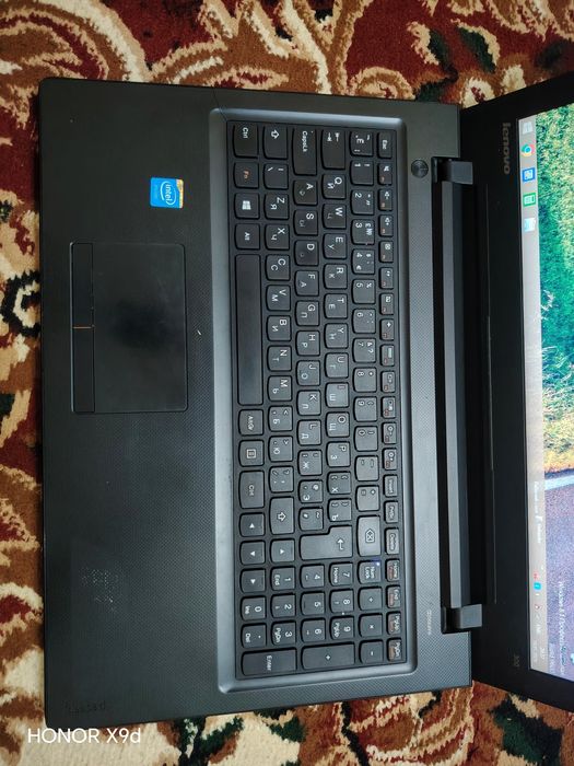 Lenova NOUTBUK. Office