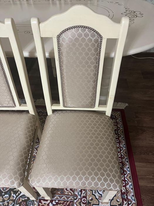 Стол со стульями