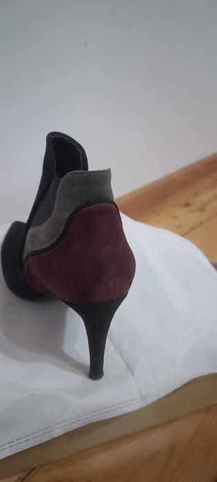 Дамски боти на ток