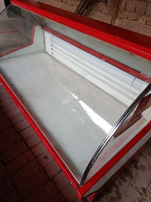 Vitrina xaladelnik