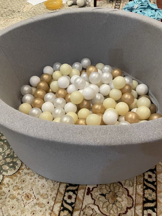 Сухой бассейн с шариками