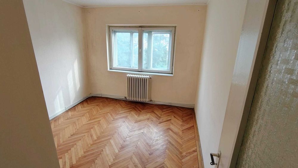 Apartament 3 camere  de vanzare