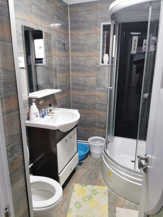 De închiriat apartament cu 4 camere