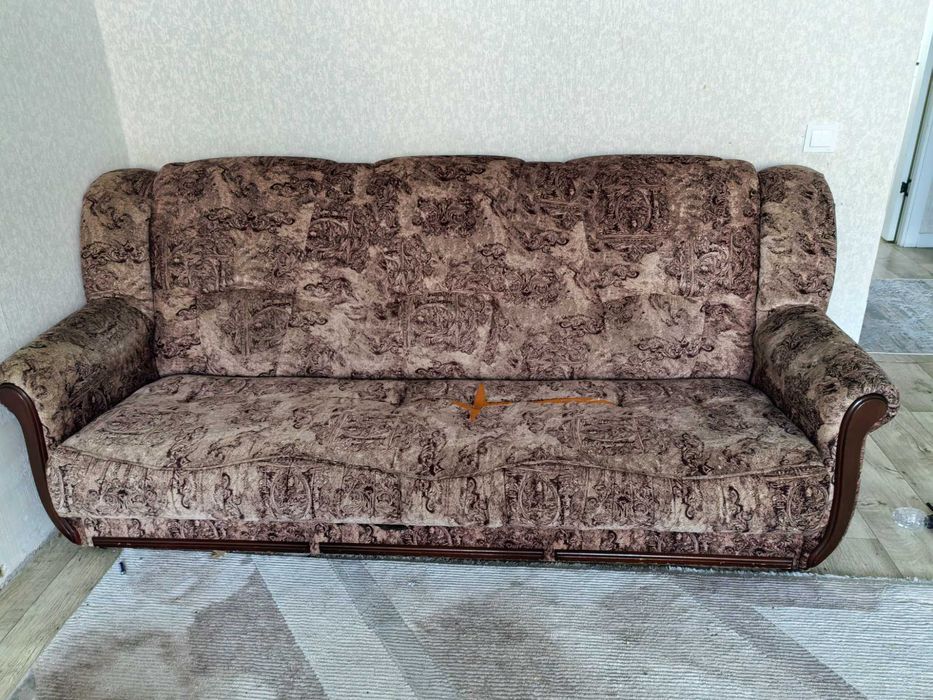 Отдам диван бесплатнр