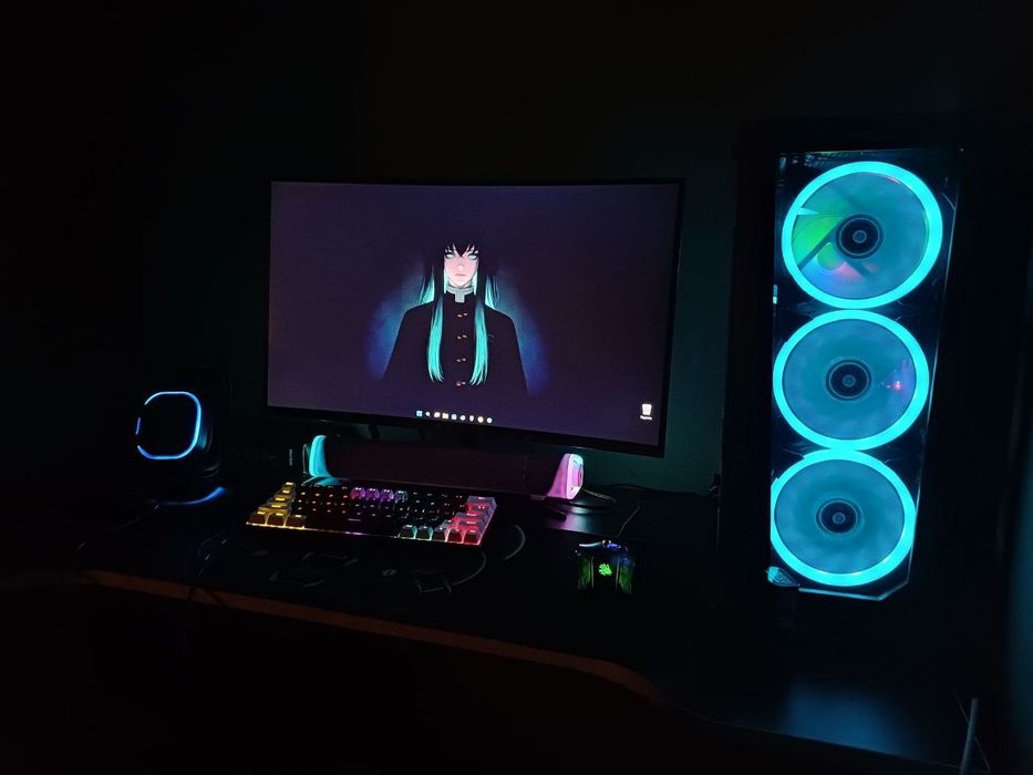 Kompyuter sotiladi srochno !