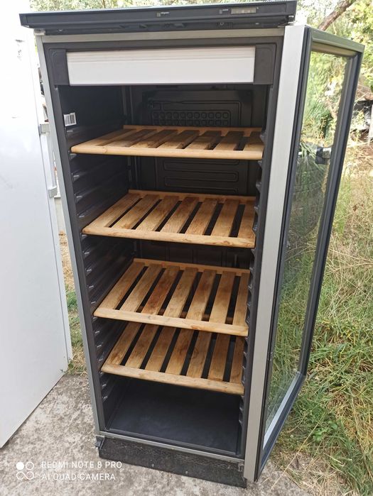 Хладилна витрина вертикална