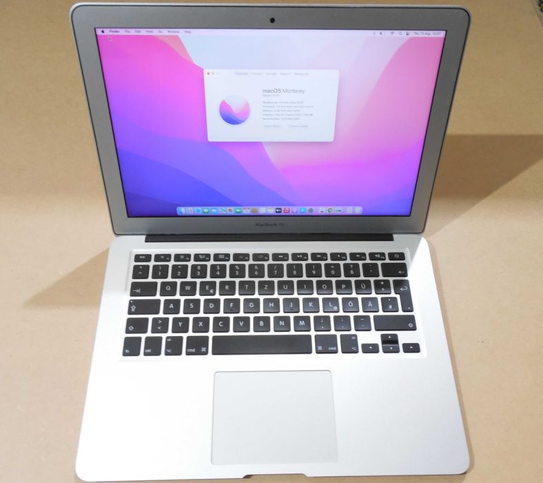 Vand laptop A1466 Macbook Air 2015 13 inch 4GB SSD 128GB baterie 8 ore astect ca nou