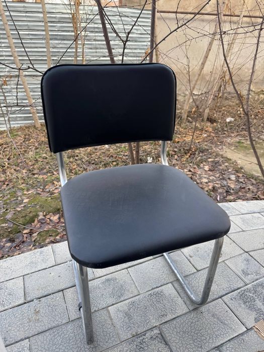 Stul sotiladi.Holati ortacha