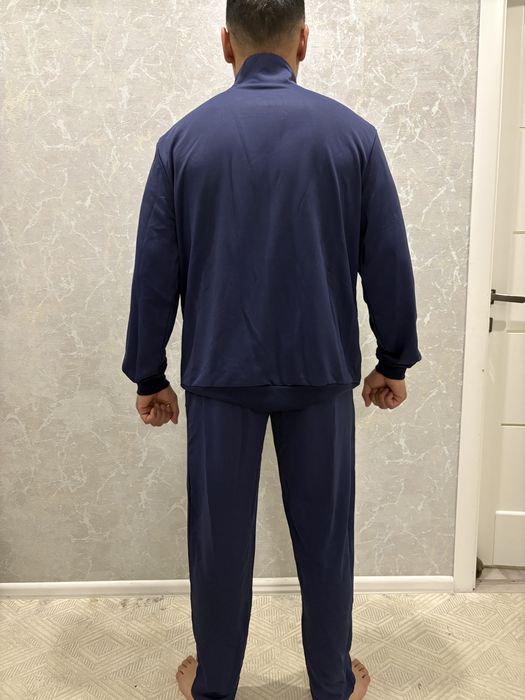 Продам спортивный костюм