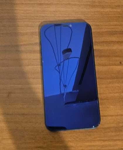 iPhone 12 :128GB ROM , 83% Battery Health