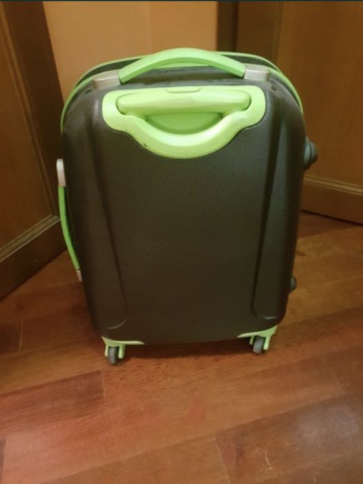 Чемодан маленький