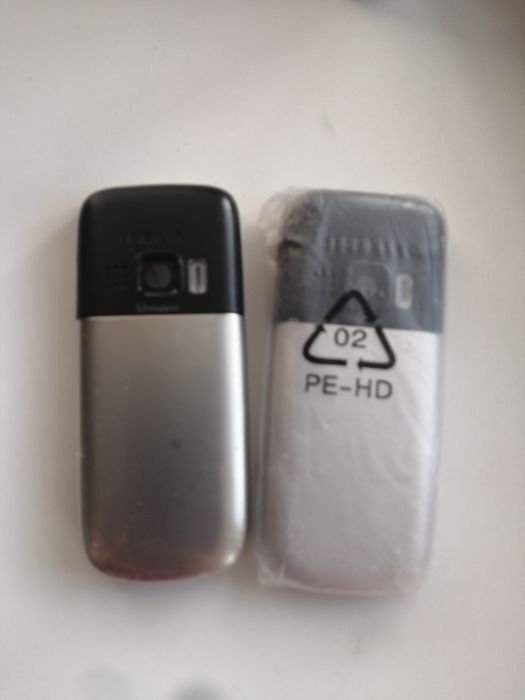 Корпуса на  телефоны.