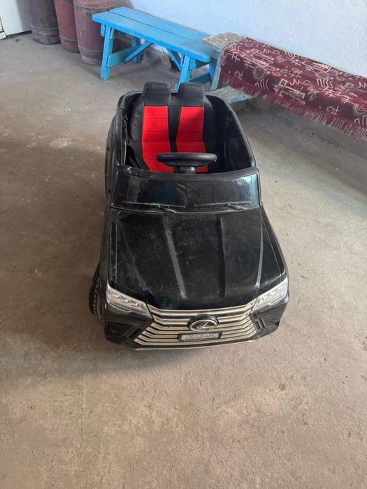 Машина . Пультпен журеди.