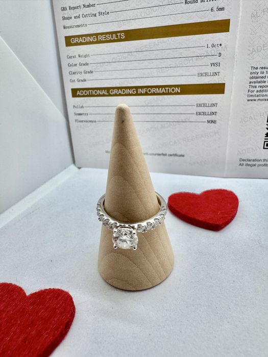 Сребърен пръстен с мойсанит (диамант) 1 карат