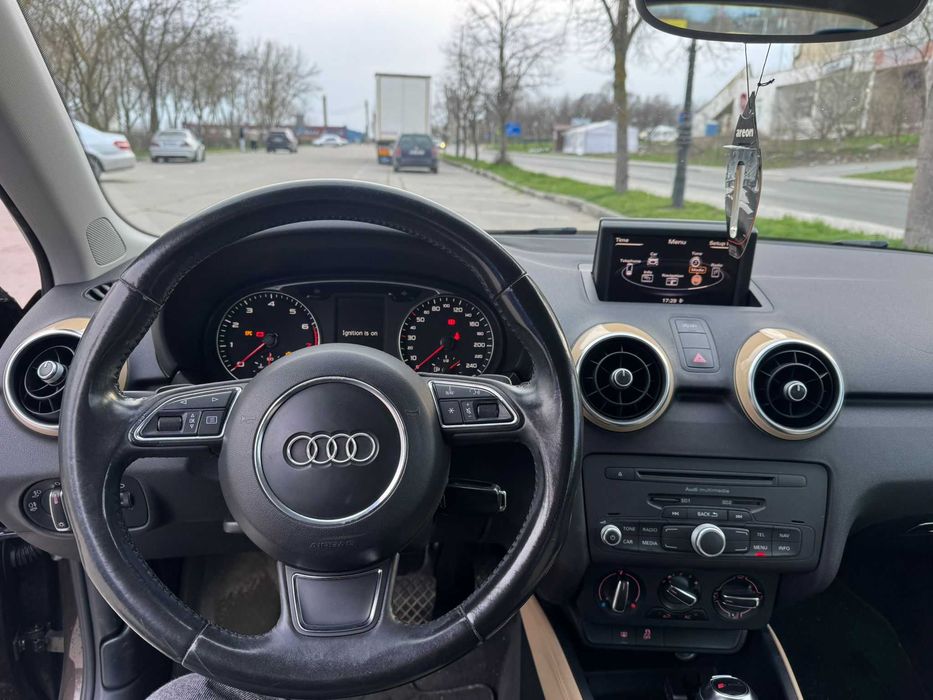 Vand Audi A1 benzina