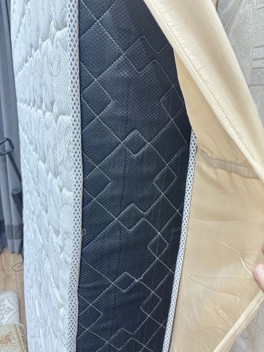 Продам Матрас 150/200