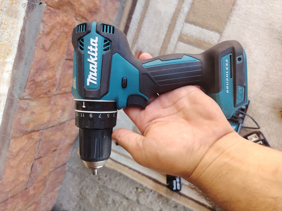Auto filetata Makita