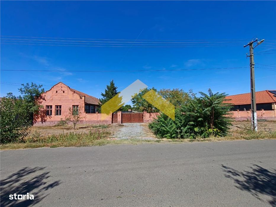 Casa de vanzare la sol in localitatea Felnac