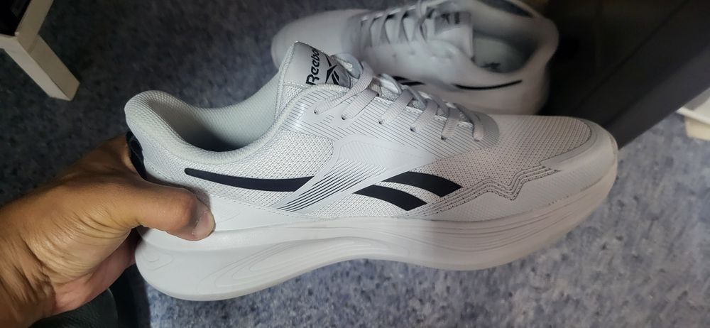 Продам кроссовки Reebok