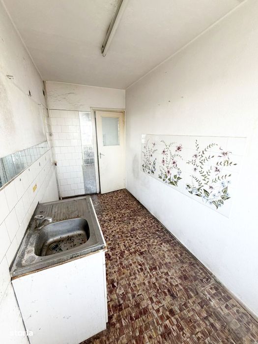Apartament 3 camere decomandat, etaj intermediar - Vlaicu