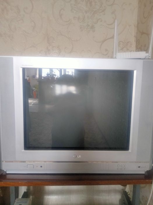 Телевизор LG цветной